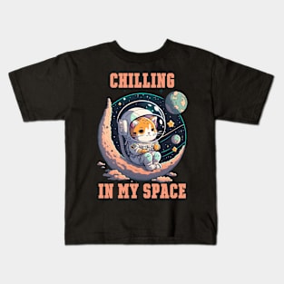 Chilling in space Kids T-Shirt